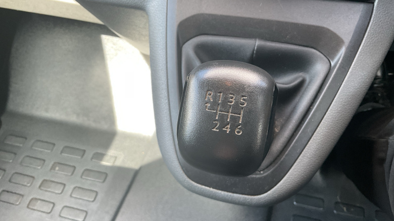 Vauxhall Vivaro Life 1.5 Turbo D 120PS Edition M 5dr Diesel Estate